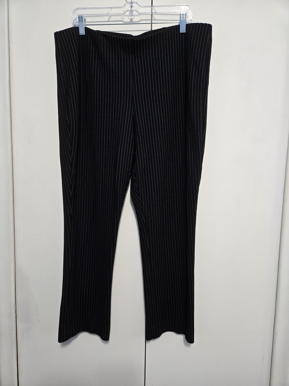 Chico’s Women’s 16P Black White Pinstripe Pull On Straight Leg Pants Petite